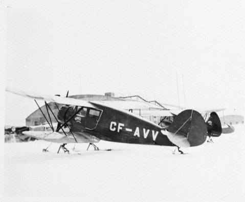 1934 Waco UKC CF-AVV Stevenson Fld..jpg - 1934 Waco UKC CF-AVV